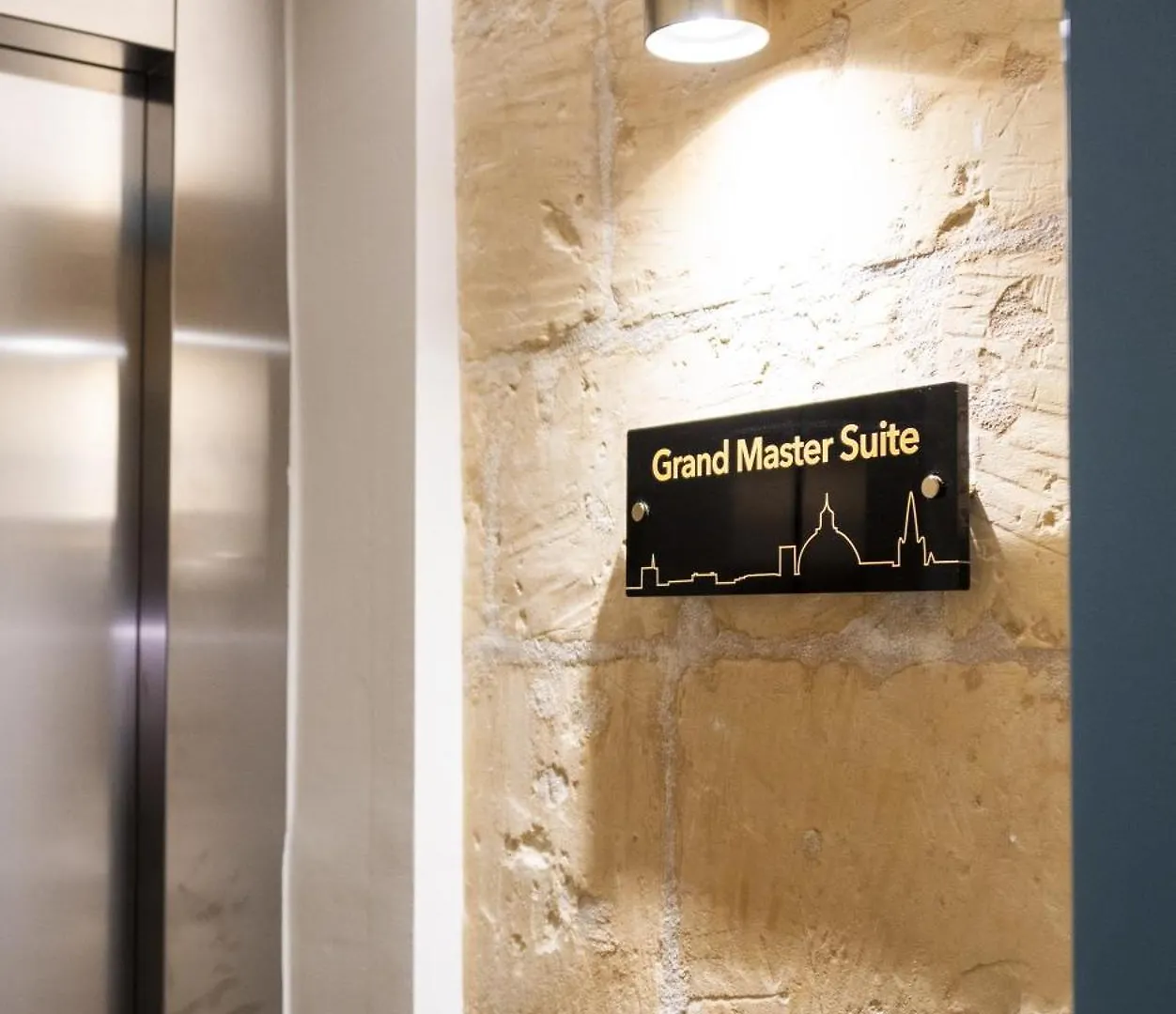 Valletta City Suites 0*,